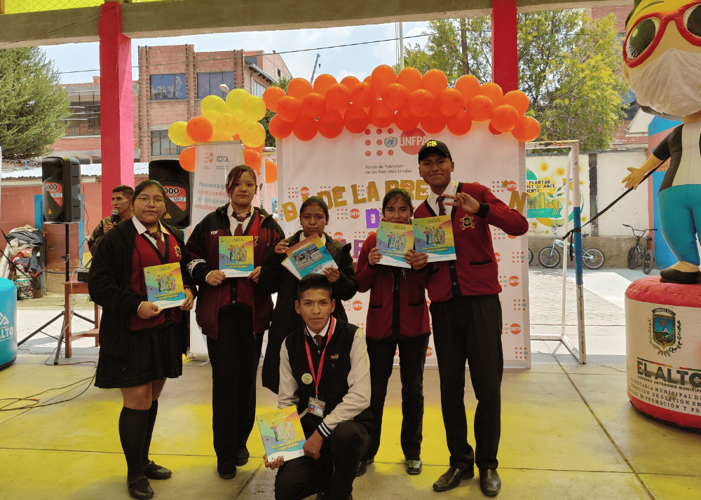 estudiantes participando de juegos ludicos