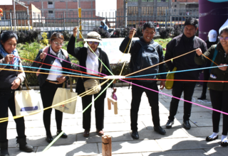 Estudiantes de El Alto reciben información para prevención de violencia y embarazo adolescente. 