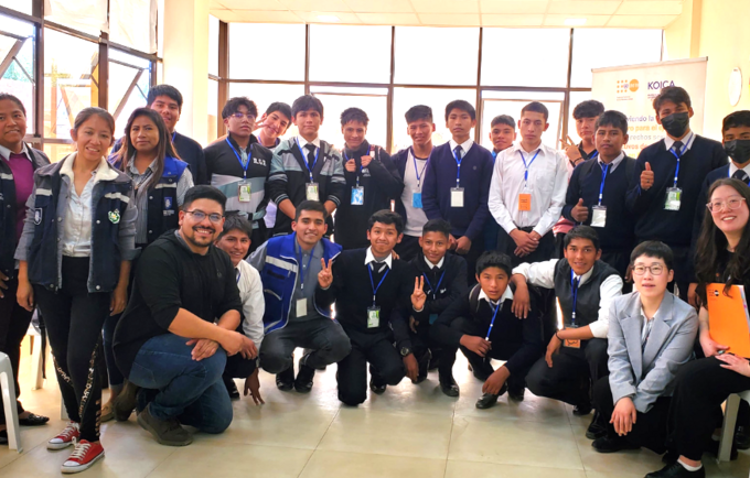 Adolescentes de municipios de Sacaba y Cochabamba reciben formación en prevención de violencia.