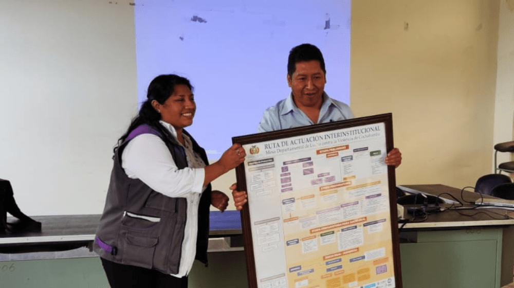 Participantes en la Mesa de coordinación de la lucha contra la violencia en Cochabamba.