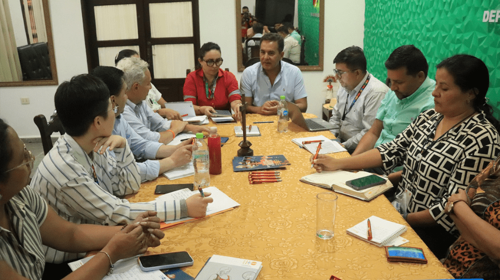 Reunión protocolar entre el Gobernador del Beni, Alejandro Unzueta Shiriqui y el Representante del UNFPA, Pablo Salazar Canelos