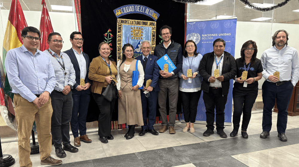 Eva Copa, Alcaldesa del GAM de El Alto junto al Representante del UNFPA Bolivia, Pablo Salazar Canelos;  el Representante Adjunto de UNICEF, Gregor von Medeazza; y la Especialista en Erradicación de la Violencia de ONU Mujeres, Cecilia Enríquez.