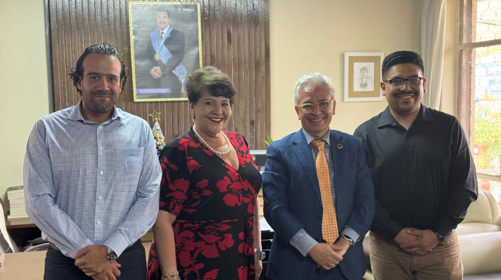 Jenny Rivero Terán, Secretaria Municipal de Desarrollo Humano y Deportes del GAM de Cochabamba y el Representante del UNFPA, Pablo Salazar Canelos, destacaron la riqueza del trabajo conjunto por la salud materna y la prevención de violencia basada en género.