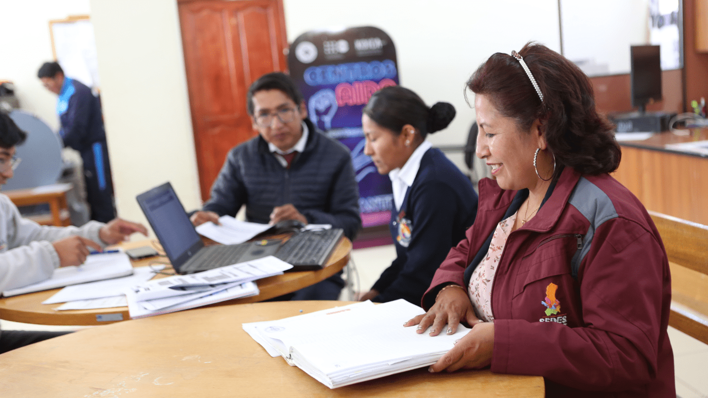 Patricia Choque, es una Trabajadora Social comprometida que promueve la salud integral en el Distrito 8 de El Alto.