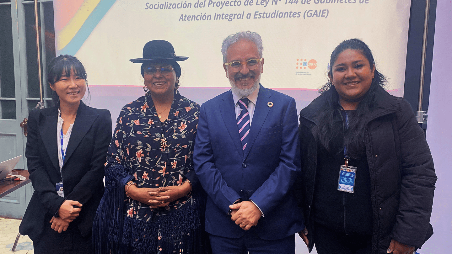 Expositores del Encuentro del Proyecto de Ley 144: Doa Kim, Subdirectora de KOICA; Bertha Acarapi, Diputada Proyectista; Pablo Salazar Canelos, Representante de UNFPA y  Nathaly Anibarro, Técnica de GAIE Chuquisaca.