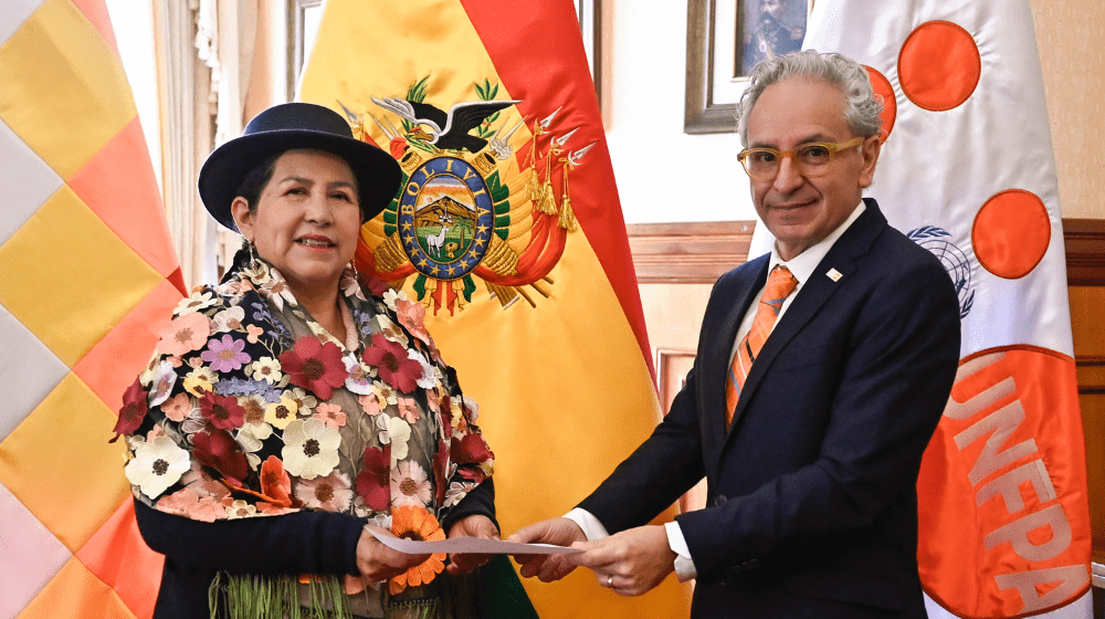 Celinda Sosa, Canciller del Estado Plurinacional de Bolivia y Pablo Salazar, Representante de UNFPA en Bolivia, en la presentación de credenciales de la autoridad de la agencia de las Naciones Unidas.