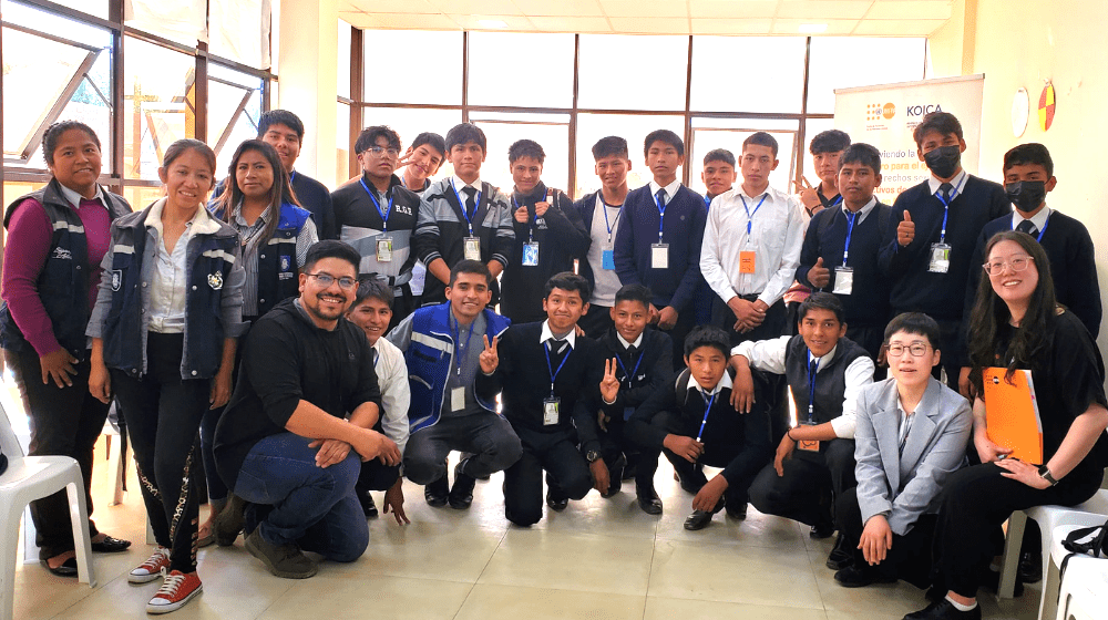 Adolescentes de municipios de Sacaba y Cochabamba reciben formación en prevención de violencia.