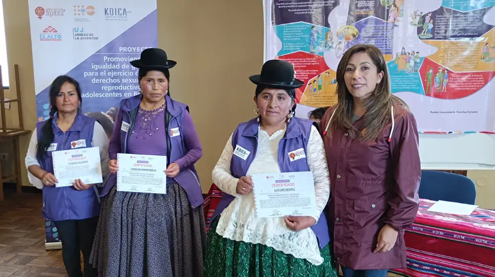 Lideresas promotoras comunitarias en prevención de violencia en El Alto, se gradúan