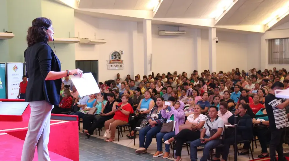 Miembros de la comunidad educativa boliviana sensibilizados en prevención de la violencia en el ámbito educativo.