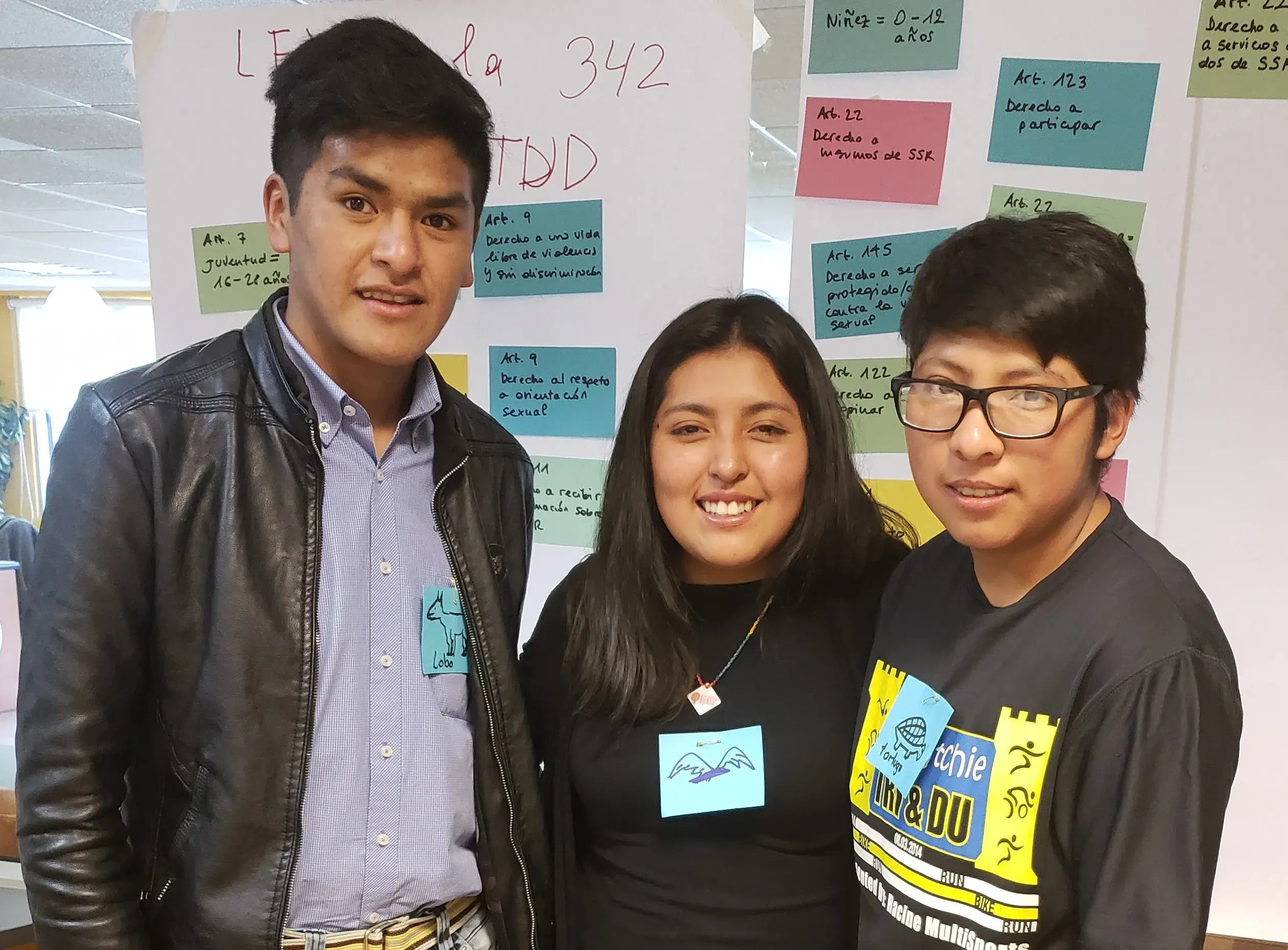 Tres jóvenes bolivianos alistan su viaje a Lima para la III Conferencia de Población y Desarrollo